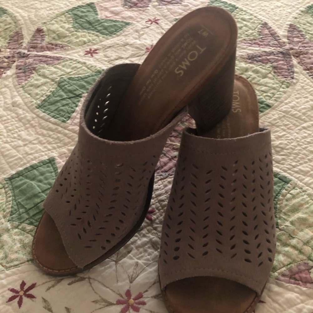 Toms